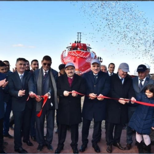 Elouali gemisi başarıyla suya indirilidi!